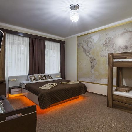 Luxury Air-Conditioned Rooms In Old Town บราติสลาวา ภายนอก รูปภาพ