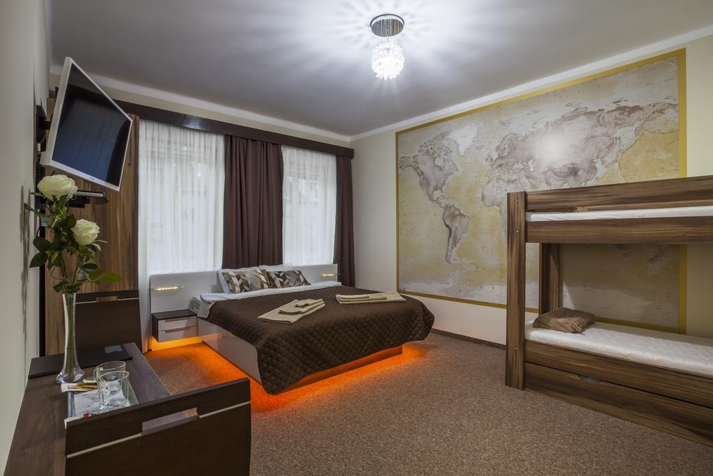 Luxury Air-Conditioned Rooms In Old Town บราติสลาวา ภายนอก รูปภาพ