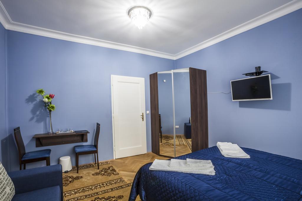 Luxury Air-Conditioned Rooms In Old Town บราติสลาวา ภายนอก รูปภาพ